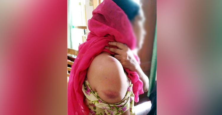 ছেলের চুরির অপরাধে মা-বোনকে মারধর