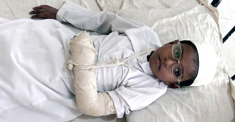 পড়ার টেবিলে বসে অন্ধ হয়ে গেল বাদশাহ ফাহাদ