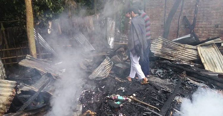 আ.লীগ কার্যালয়ে আগুন