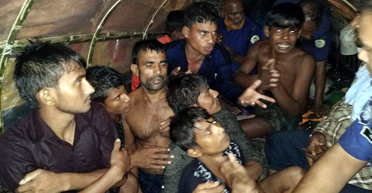 বাউফলে নিষেধাজ্ঞা অমান্য করায় ১৩ জেলে আটক