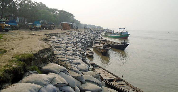 দ্রুত পদক্ষেপ না নিলে হুমকির মুখে পড়বে রাজবাড়ীবাসী