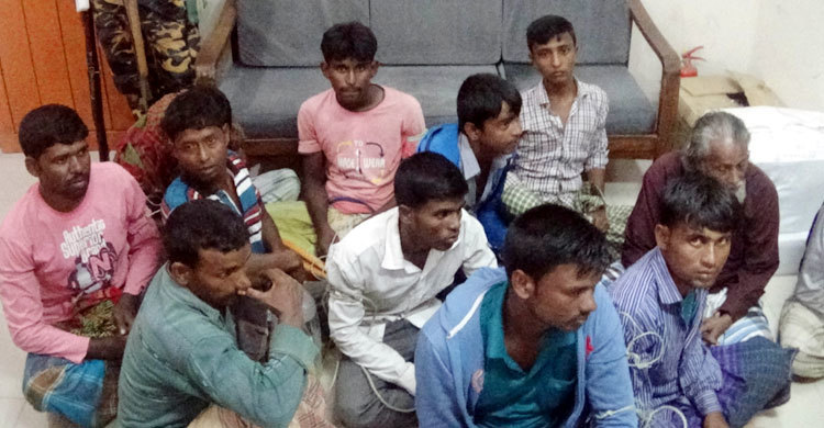 ইলিশ ধরায় রাজবাড়ীতে ৪৪ জেলের দণ্ড