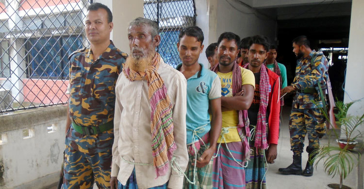 ২২ ঘণ্টায় ৫৭ জেলে আটক