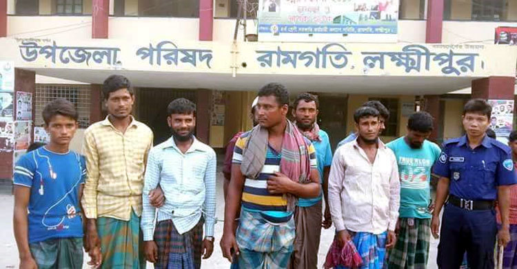 প্রশাসনকে পাহারা দেয় জেলেরা