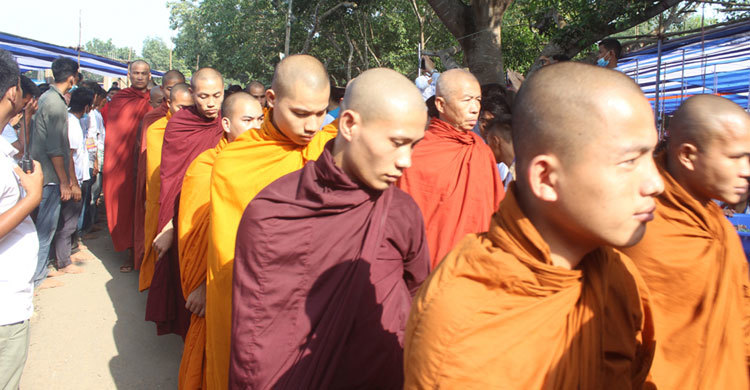 রাজবন বিহারে কঠিন চীবর দানোৎসব সম্পন্ন