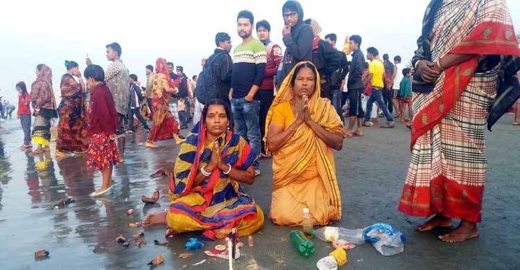 গঙ্গাস্নানে ভাঙল মিলনমেলা