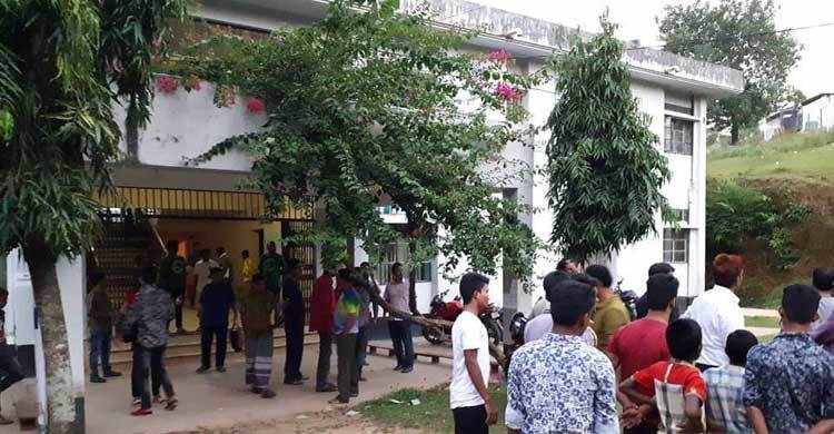 খেলায় জয় না পেয়ে অফিসে হামলা