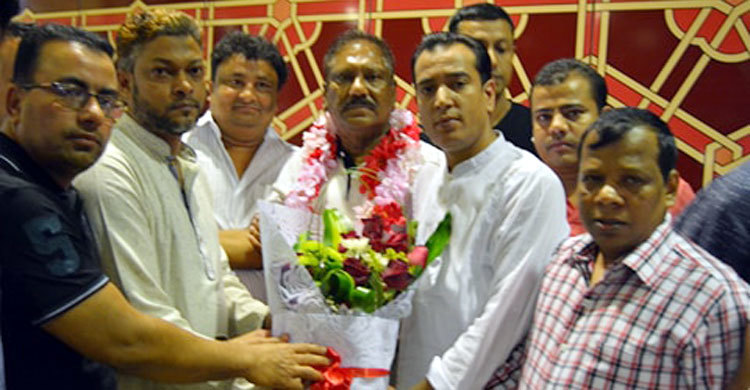 রিয়াদে পূর্বাঞ্চল বিএনপির সভাপতিকে ফুলেল শুভেচ্ছা