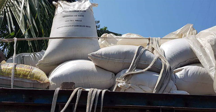 ৩২০ বস্তা সরকারি চালসহ আটক ৩