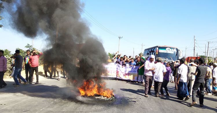 জামাইকে মনোনয়ন দেয়া নিয়ে শ্বশুর সমর্থকদের সড়ক অবরোধ
