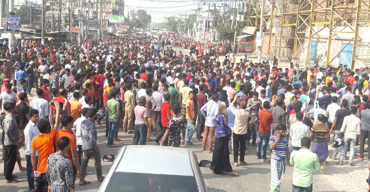 পোশাক শ্রমিকদের ঢাকা-সিলেট মহাসড়ক অবরোধ
