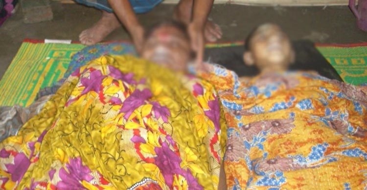 মেয়ের ছটফট দেখে বিষ খেলেন মা