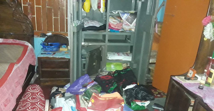 দাওয়াত খেয়ে এসে দেখেন ঘরের এই অবস্থা