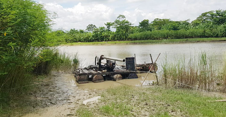 তবুও শরীয়তপুরে বন্ধ হচ্ছে না ড্রেজার