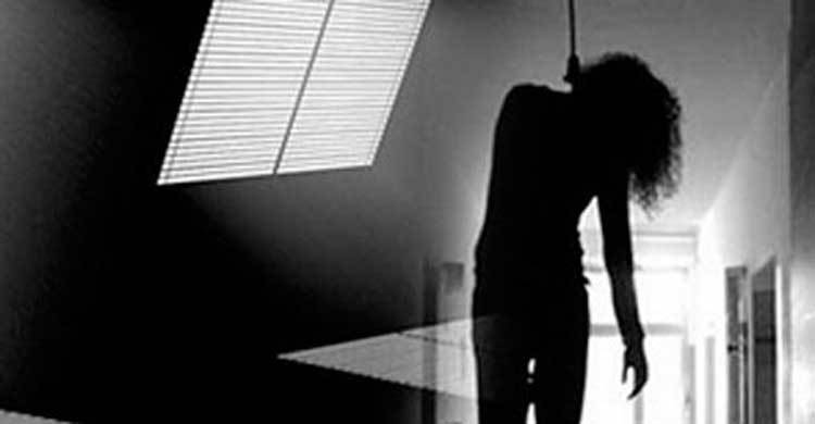 মার খেয়ে গলায় ফাঁস দিলেন জুঁই