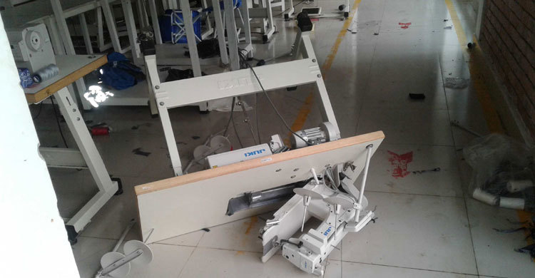 বেতনের দাবিতে কারখানায় ভাঙচুর