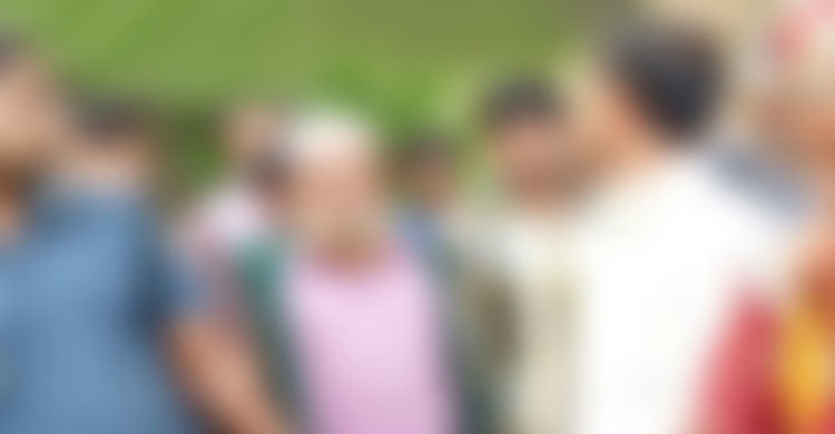 ছাত্রীকে জড়িয়ে ধরে দৌড় দিল ম্যানেজিং কমিটির সদস্য