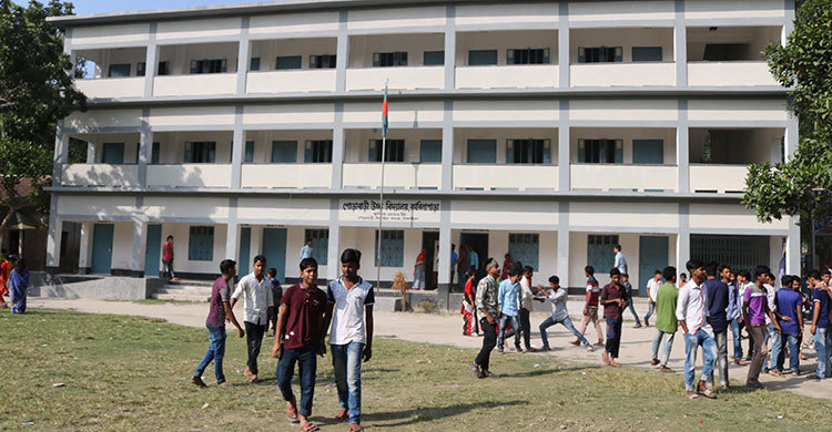 বোর্ড নির্ধারণ করল ১৮শ, শিক্ষকরা নিচ্ছেন ৫ হাজার টাকা