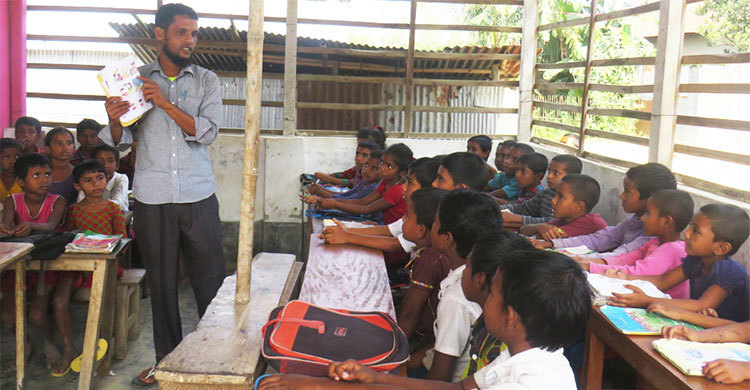 শ্রেণিকক্ষ সঙ্কটে ব্যাহত হচ্ছে পাঠদান