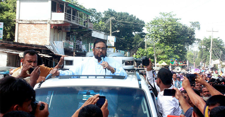 একসঙ্গে দুই কাজে নেমেছেন এমপি দবিরুল