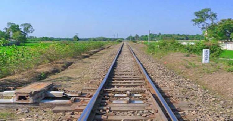 পাবনায় ট্রেনে কাটা পড়ে একজনের মৃত্যু