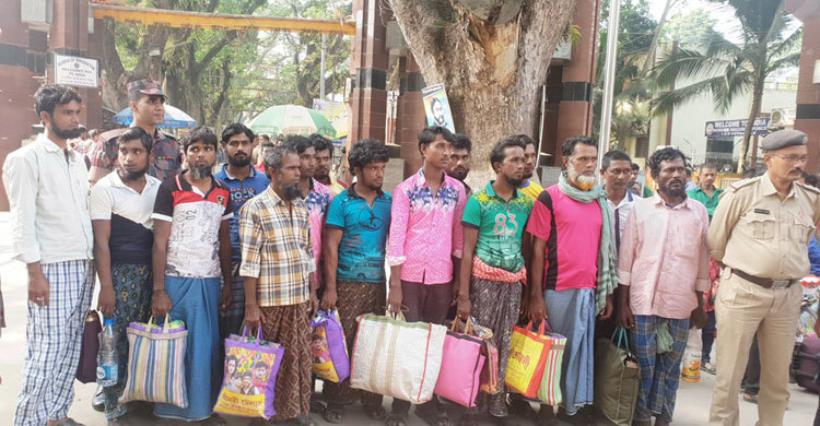 ৫৪ দিন পর ফিরলেন তারা