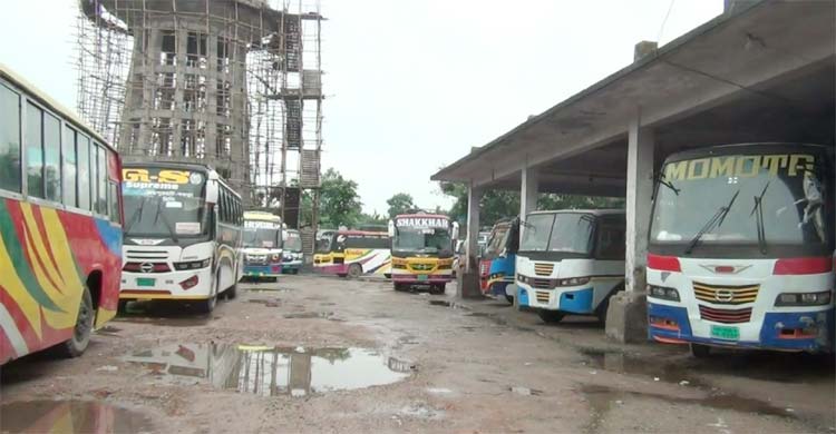 জয়পুরহাটে রাস্তা সংস্কারের দাবিতে চলছে পরিবহন ধর্মঘট