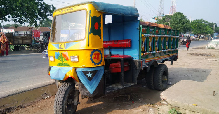 ৫ চাকার ট্রাকে জীবন গেল বৃদ্ধার