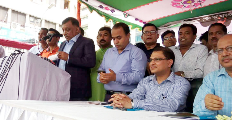 Won’t tolerate extortion at Karwan Bazar: Home Minister