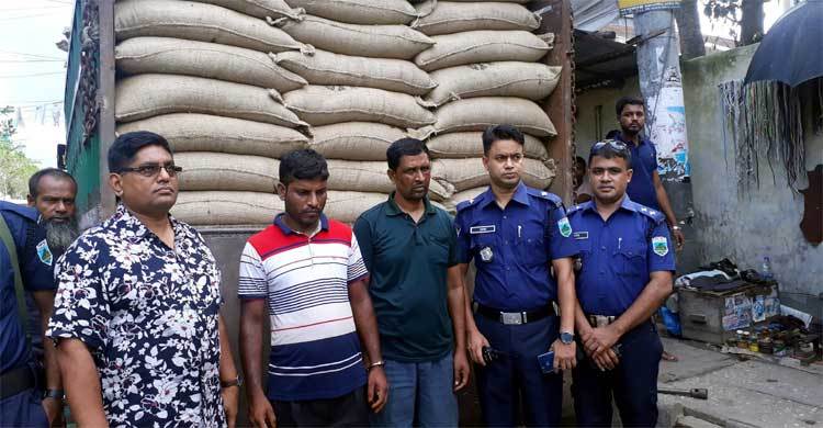 ৩০০ বস্তা সরকারি গমসহ সেই ট্রাকটি উদ্ধার