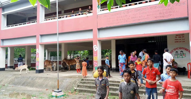 বাগেরহাটে আশ্রয়কেন্দ্র ছাড়ছে মানুষ