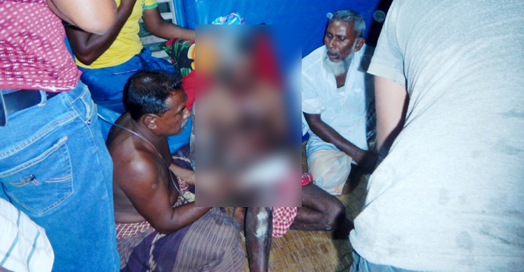 ভাত খাওয়ার সময় জেলেকে কামড়ে ধরল বাঘ