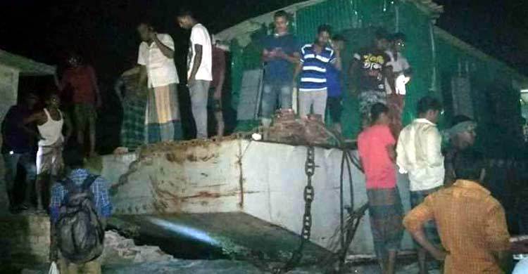 ভোলায় যাত্রীবাহী লঞ্চের ধাক্কায় আহত ৩০, এক যাত্রী নিখোঁজ