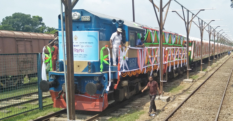 যাত্রা শুরু করল ‘বেনাপোল এক্সপ্রেস’