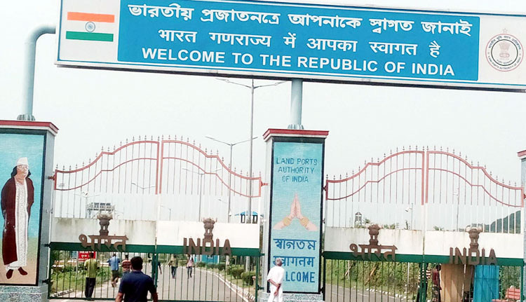 Benapole-Picture-India-Gate