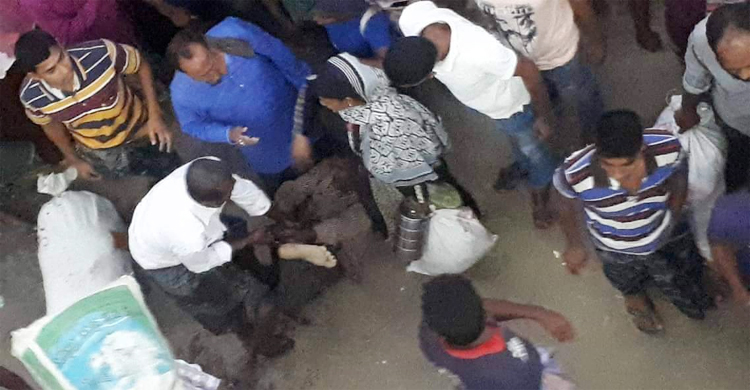 লঞ্চের ধাক্কায় থেঁতলে গেল যাত্রীর পা