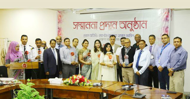 ছিনতাই ঠেকানো সেই পাইলট-ক্রুরা পেলেন বিমানের সম্মাননা