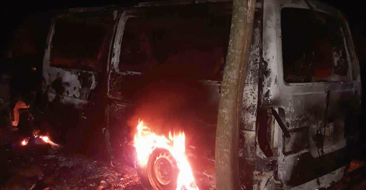 বিজয়নগরে চেয়ারম্যান প্রার্থীর প্রচারণা গাড়িতে হামলা