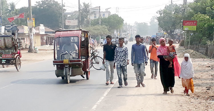 পরিবহন ধর্মঘটে ভোগান্তিতে মানুষ