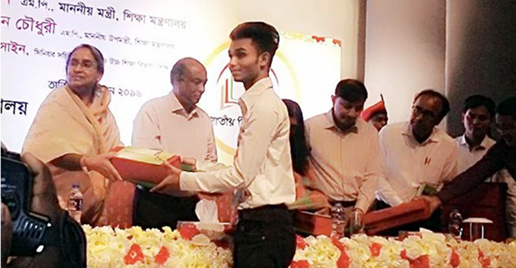 লোকনৃত্যে দেশসেরা ঝালকাঠির চিন্ময়