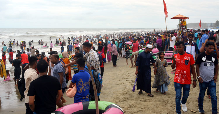 পর্যটকে সরগরম কক্সবাজার