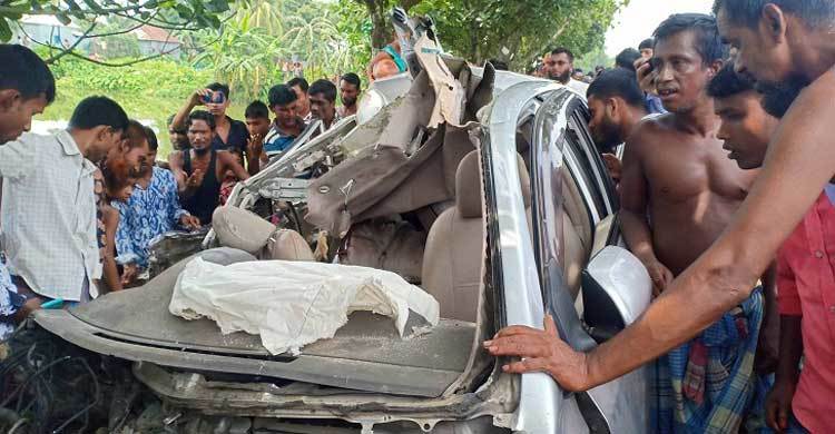 ৫ জনকে হারিয়ে অলৌকিকভাবে বেঁচে গেল শিশু নাহিদ