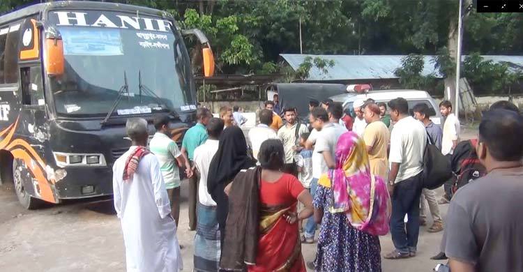 বাসের ভেতর মারা গেলেন যাত্রী