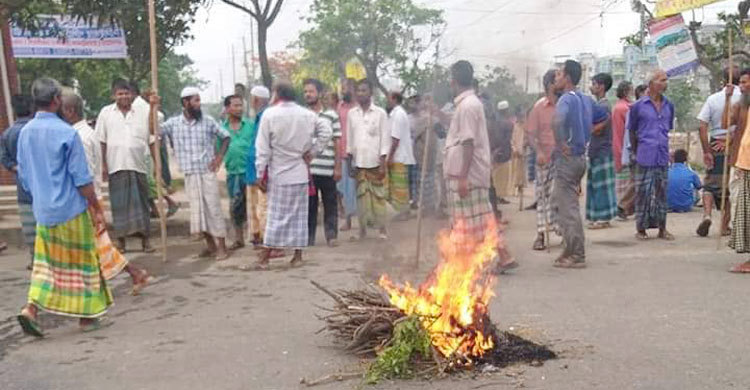 আশ্বাসের পরও রাস্তায় পাটকল শ্রমিকরা