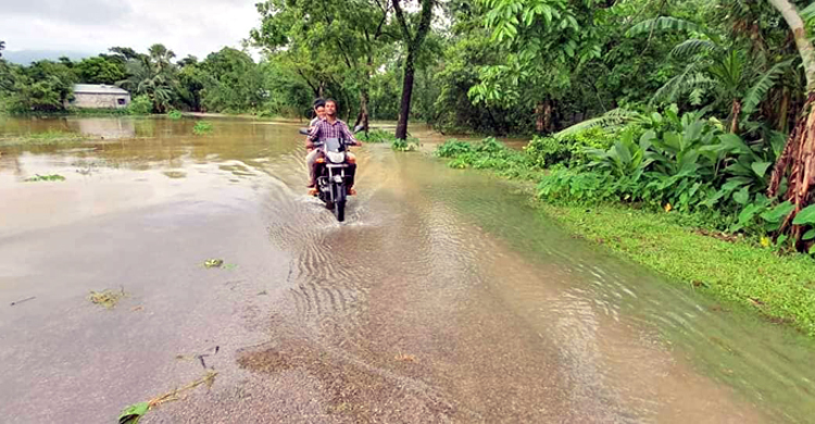 পাহাড়ি ঢলে কলমাকান্দার ১৫ গ্রাম প্লাবিত