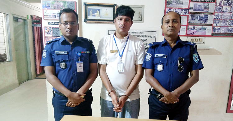 হোটেল থেকে ভুয়া এএসপি আটক