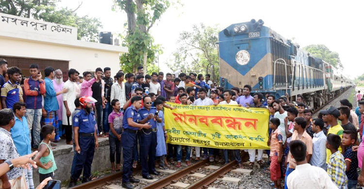 বিরতিহীন পঞ্চগড় এক্সপ্রেস আটকে দিল জনতা