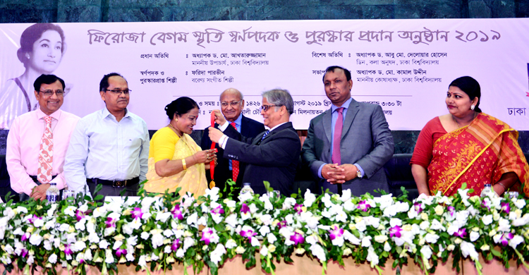 ফিরোজা বেগম স্মৃতি স্বর্ণপদক পেলেন শিল্পী ফরিদা পারভীন