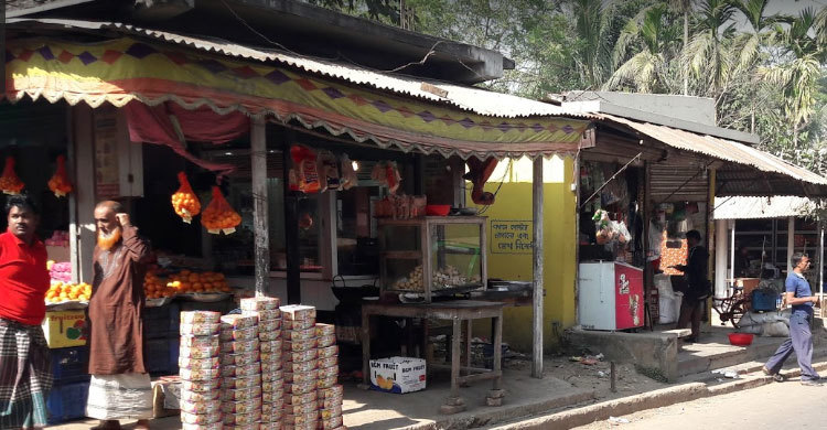 ছেলের কাপড় নিতে গিয়ে প্রাণ গেল বাবার