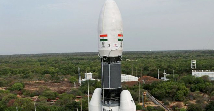 Chandrayaan-2: India space launch delayed by technical problem